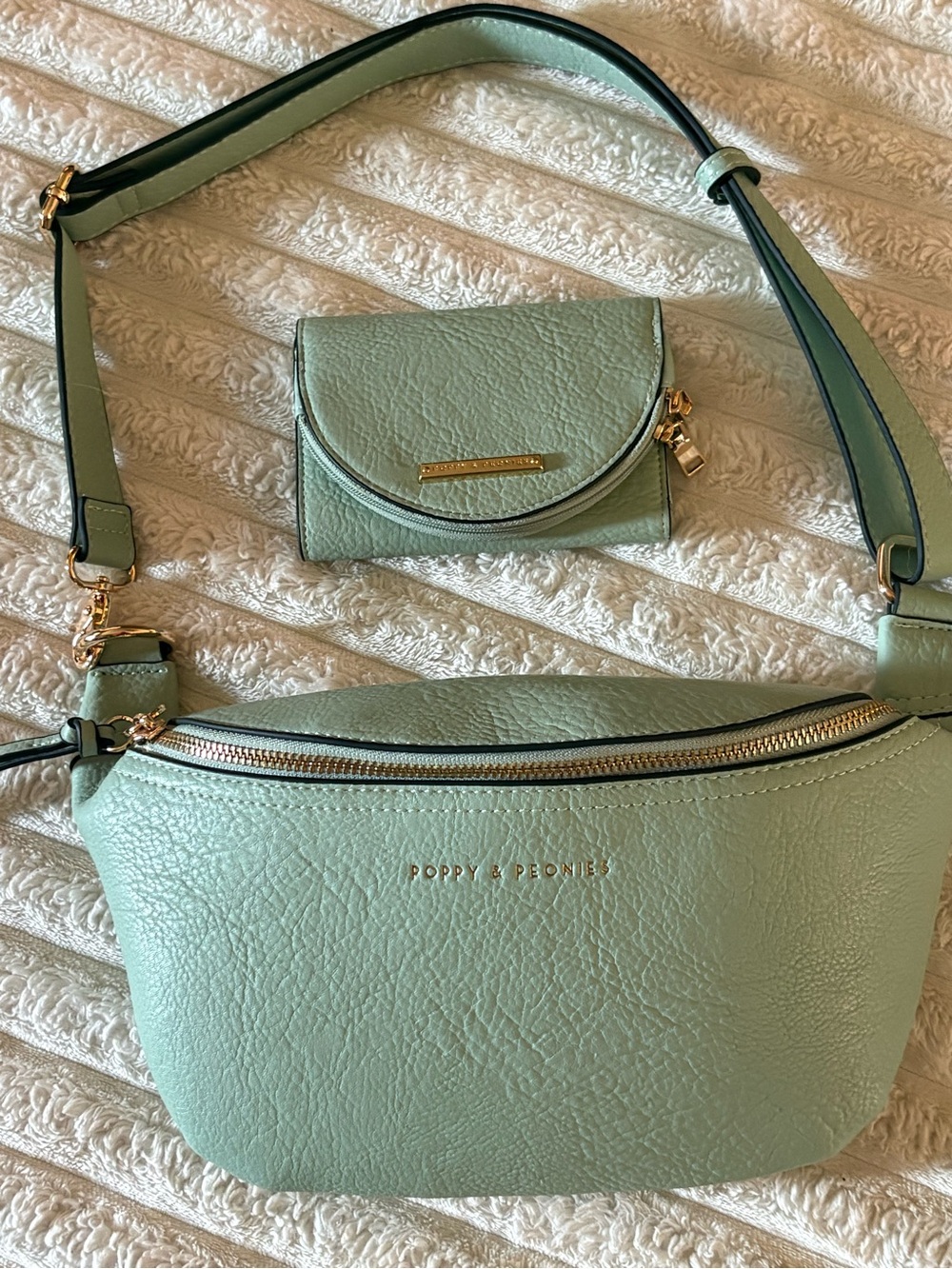 Poppy & Peonies Mint Green Faux Leather Crossbody with Matching Card Wallet - Picture 2 of 7